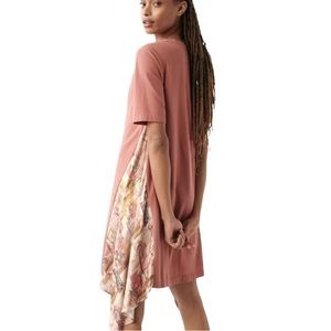 ANTHROPOLOGIE TINY BY SATURDAY SUNDAY Giulia Contrast T-Shirt Dress Scarf Pink